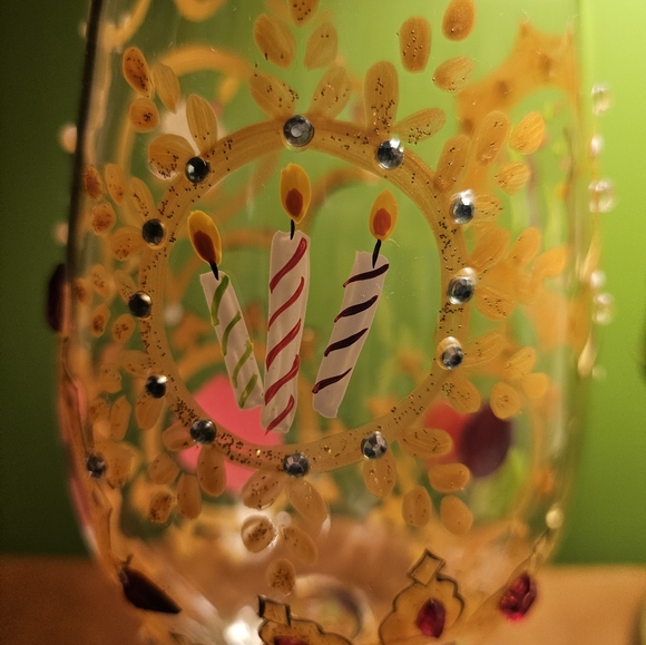 Lolita handpainted wine glass for the Birthday Girl - Picture 2 of 8